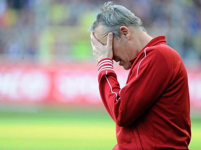 Christian Streich nach der Niederlage ...dsrichters war fr ihn zum Wegschauen.  | Foto: Achim Keller