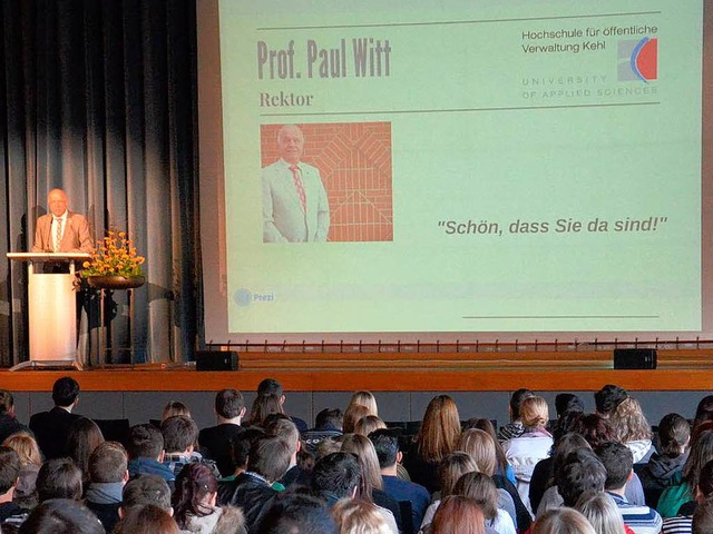 Rektor Paul Witt begrte die neuen Studenten.  | Foto: hochschule