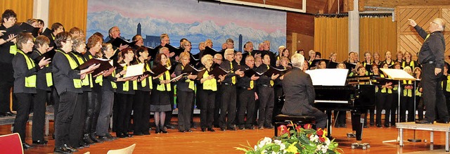 Der Thurgauer Festchor bei seiner ffentlichen Probe im Haus des Gastes.   | Foto: Stefan Pichler