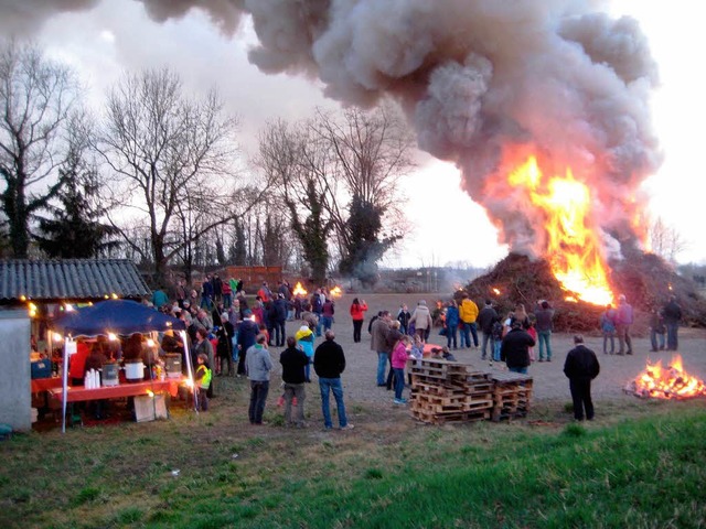 Der Frderverein des Kindergartens St....ntag bei Eimeldingen entzndet wurde.   | Foto: manfred merstetter