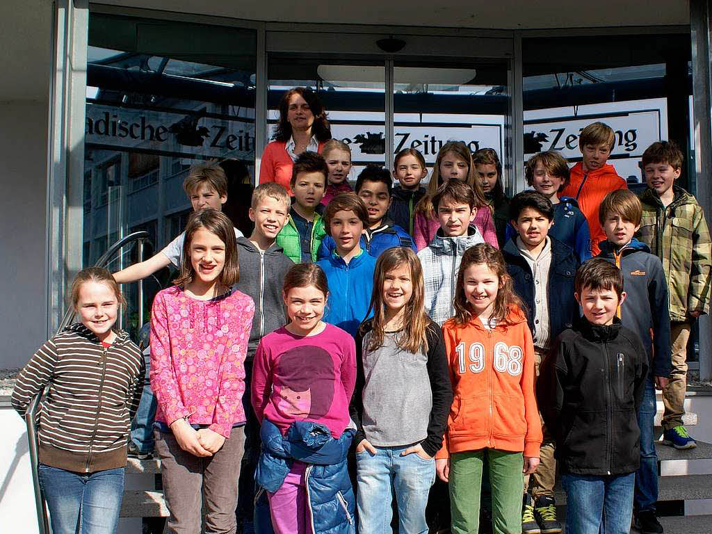 Die Klasse 4b der Clara-Grunwald-Schule Freiburg mit ihrer Lehrerin Bettina Bründer. Die Klasse 4b der Clara-Grunwald-Schule Freiburg mit ihrer Lehrerin Bettina Bründer.