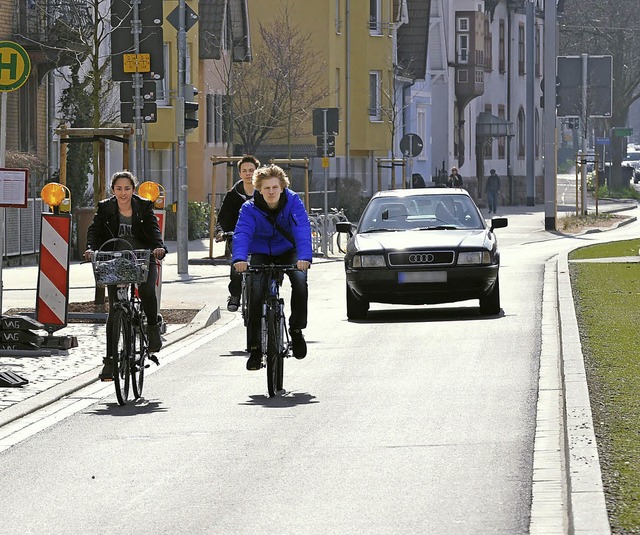 Radfahrer ben Kritik an der Verkehrsf...g entlang der Stadtbahn-Ausbaustrecke.  | Foto: Eggstein
