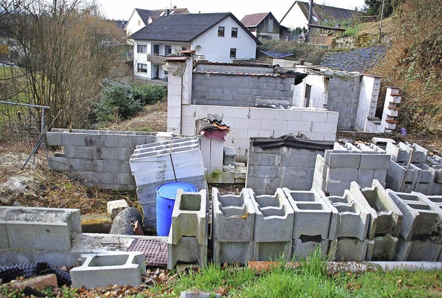 Ein Dorn im Auge ist dem Gemeinderat d... Mehrfamilienhaus mit drei Wohnungen.   | Foto: Hildegard Siebold