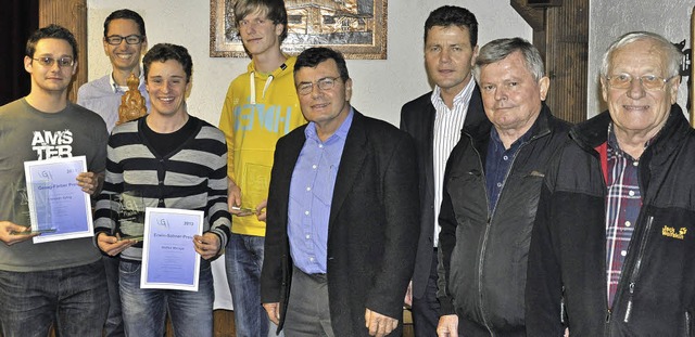 Christian Syfrig, Yanik Richter, Steff...Jahren Mitglied im Verein (von links).  | Foto: luftsportgemeinschaft hotzenwald