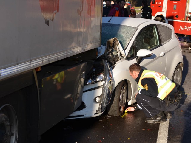 Kollision im Hllental, der Autofahrer konnte sich retten  | Foto: kamera 24