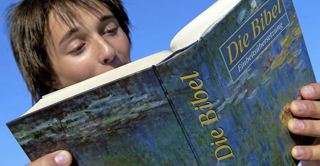 Die Bibel entdecken: Dazu bietet die ...heit &#8211; mit einem neuen Konzept.   | Foto: DPA