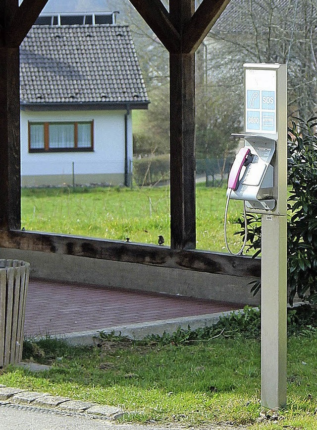 Das ffentliche Kartentelefon in Malsburg soll abgebaut werden.  | Foto: Rolf-Dieter  Kanmacher