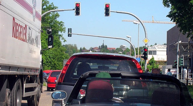 Alle Ampeln stehen auf Rot &#8211; ein vertrautes Problem an der B 3-Umfahrung.   | Foto: Gerhard Walser