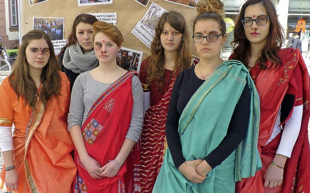 Laurine Basler, Janet Stumpf, Jule Ehr... fr fehlende Frauenrechte in Indien.   | Foto: Cornelia Weizenecker