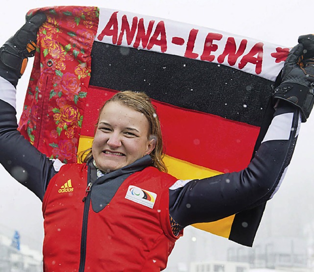 berglcklich: Anna-Lena Forster nach ihrem Goldlauf  | Foto: dpa