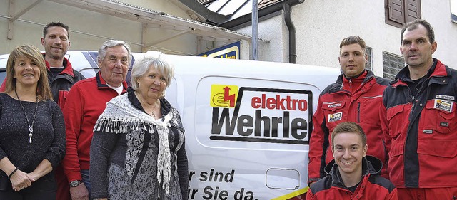 Sabine und Hanns Georg Rogg (von links...avor Luca Schnfeld (Auszubildender).   | Foto: Liane Schilling