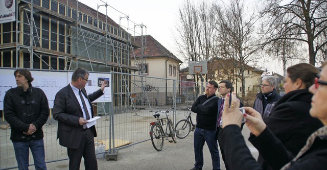 Die Mitglieder des technischen Ausschu...aben und vom Umbau an der Alten Halle.  | Foto: Ilona Hge