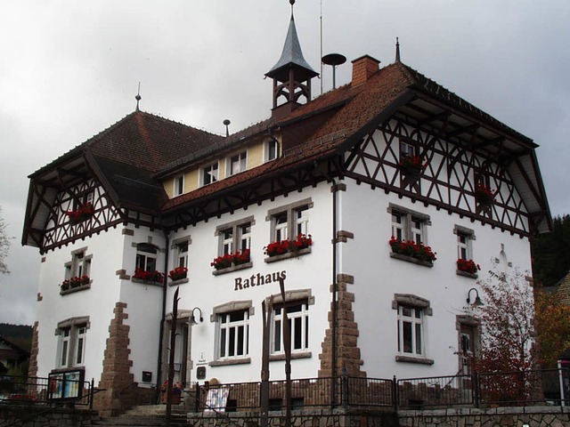 Das Rathaus der Gemeinde Feldberg in Altglashtten   | Foto: Ralf Morys