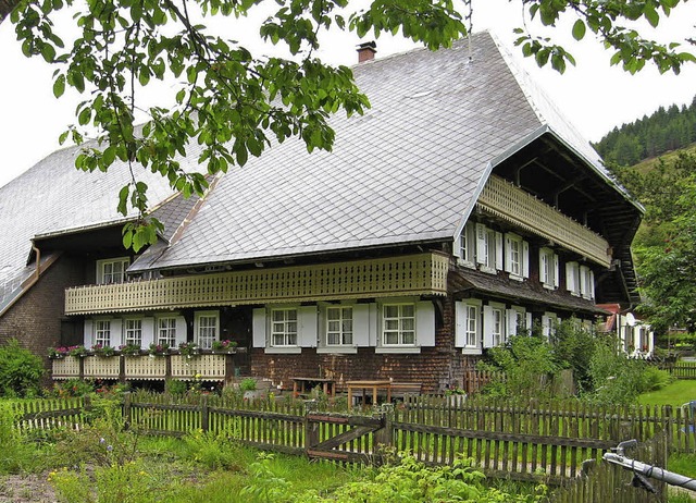 Zwei Beispiele historischer Bauten: De...istorischen und modernen Bauten gehen.  | Foto: Privat/Ulrike Spiegelhalter