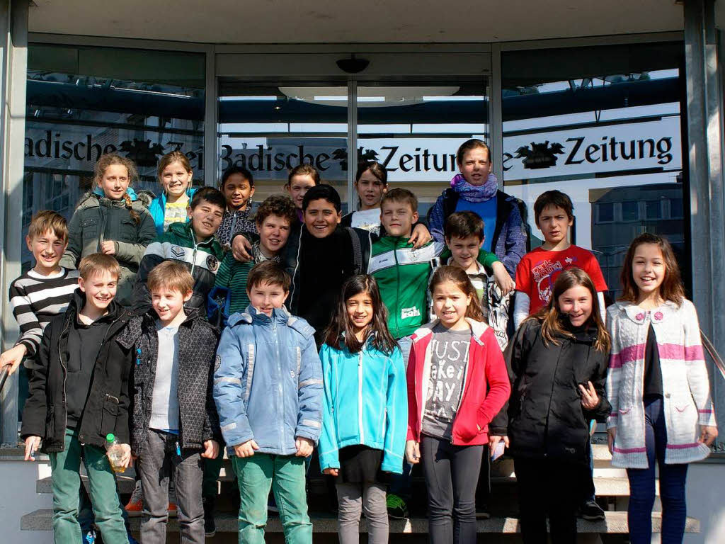 Die Klasse 4b der Vigeliusschule Freiburg mit ihrer Lehrerin Christel Pfeffer. Die Klasse 4b der Vigeliusschule Freiburg mit ihrer Lehrerin Christel Pfeffer.