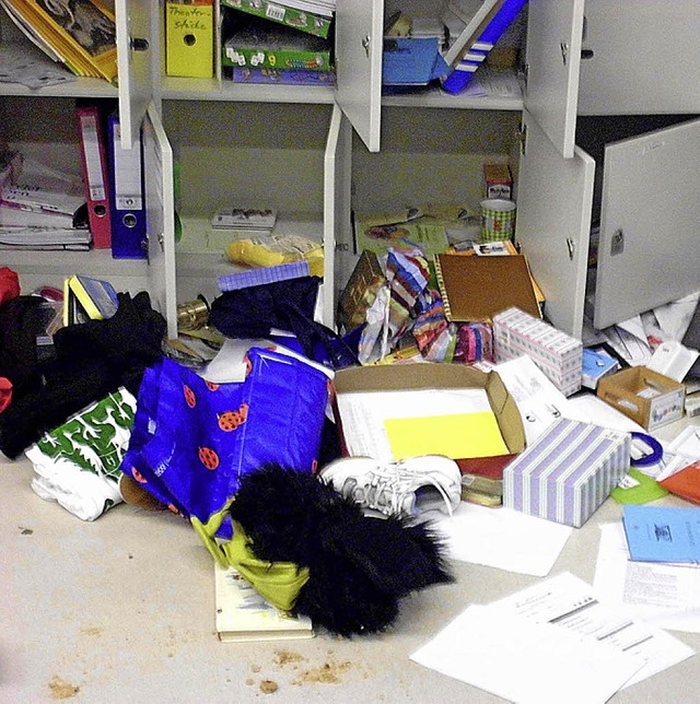 Das verwstete Lehrerzimmer nach dem Einbruch.   | Foto: privat