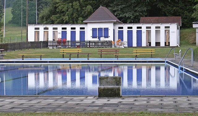 Seit 25 Jahren kmmern sich die Kappeler in einem Verein um ihr Freibad.   | Foto: Archiv-Foto: Ralf Morys