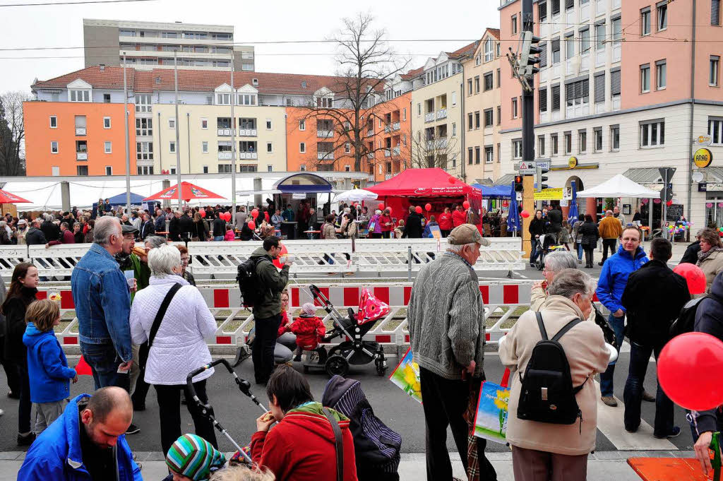 Groes Volksfest: Viel los war am Samstag bei der Erffnung der neuen Strecke der Linie 2 in Freiburgs Norden.