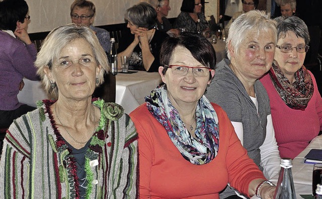 Referentin Ursula Keintzel (links) mit...et und Schriftfhrerin Lucia Fischer.   | Foto: Andrea Kurz