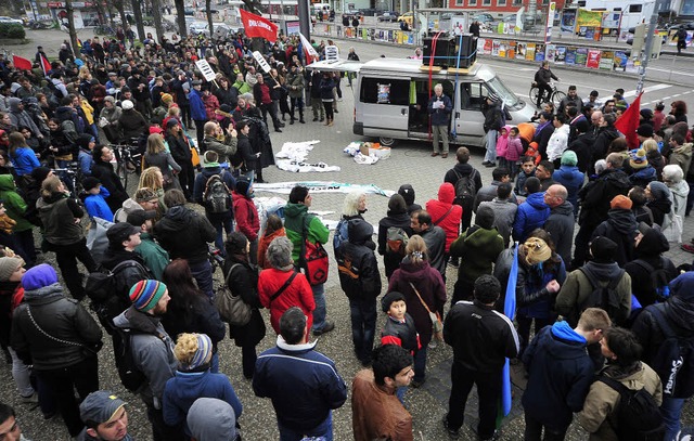 Die Demo fr ein &#8222;humanitres Bl...ner Kundgebung an der Johanneskirche.   | Foto: Thomas Kunz