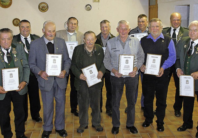 Geehrte Schtzen (von links): Karl Ohn... Sthr, Dietmar Zehnle, Adolf Fischer   | Foto: Heidi Fssel