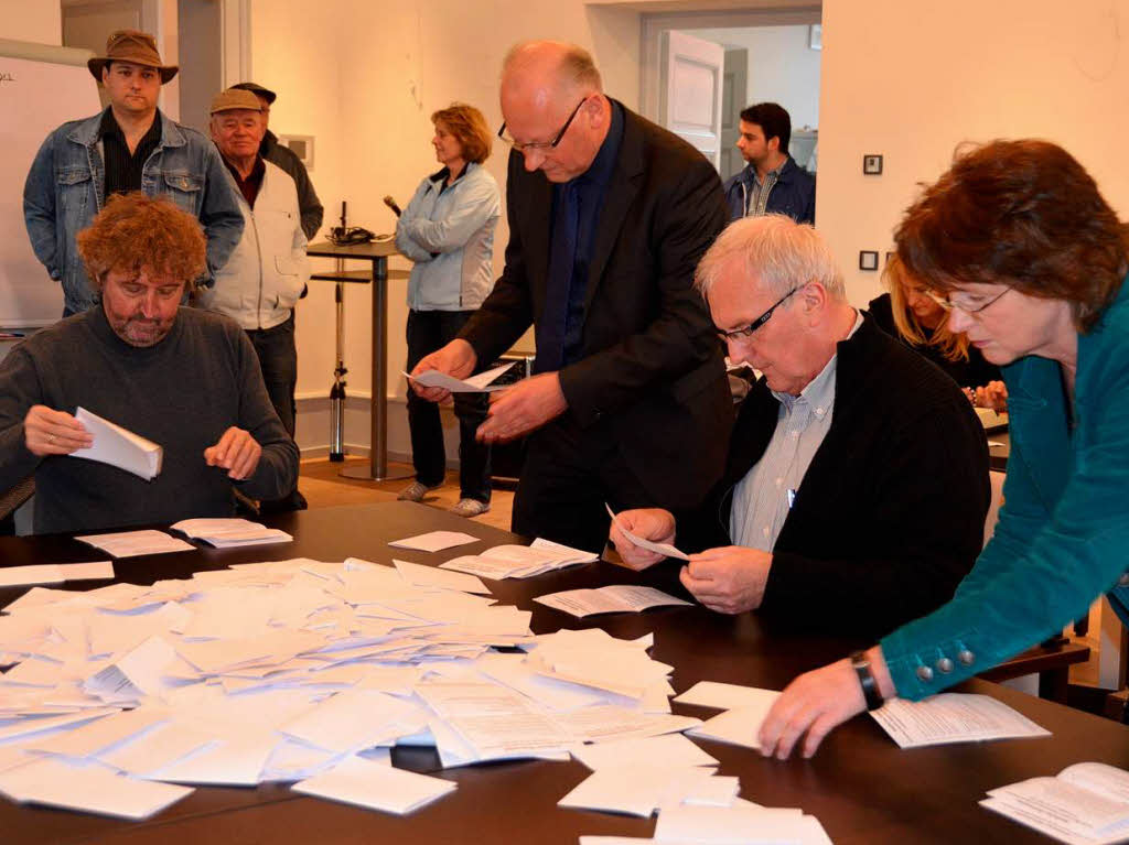 Impressionen von der Wahlauszhlung im Rathaus und der anschlieenden Feier in der Schnberghalle.