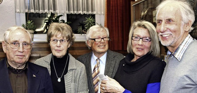 Ottheinz Wachter, Ursula Scheuermann, ...um Schwarzwaldverein Neustadt geehrt.   | Foto: Eva Korinth