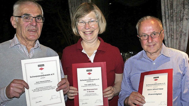 Ehrungen bei der Schwarzwaldvereins-Or...lied) und die Vorsitzende Marina Fuss.  | Foto: Dieter Maurer