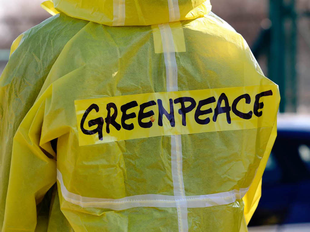 60 Greenpeace-Aktivisten sind auf das Gelnde des elsssischen AKW Fessenheim eingedrungen. Dort starteten sie eine spektakulre Protestaktion.