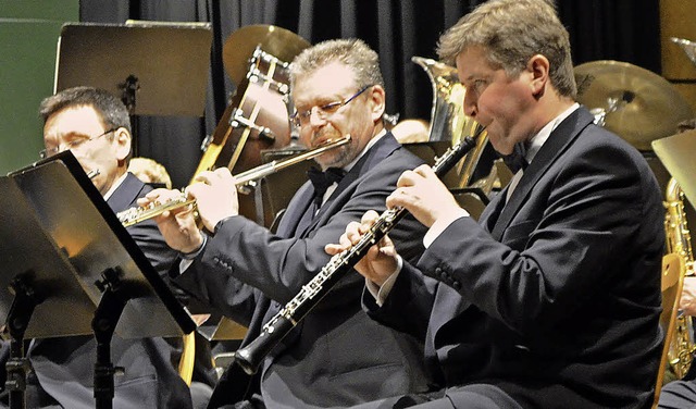 Die Musiker des Landespolizeiorchester...eisterten das Publikum im Brgersaal.   | Foto: Hannah Nottbrock
