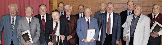 Der Obermarkgrfler Chorverband ehrte ...r fr 60 und 65 Jahre Singen im Chor.   | Foto: Paul Schleer