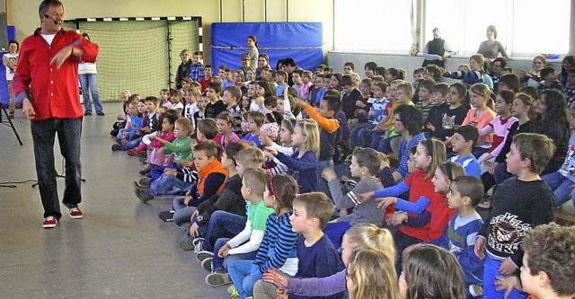 In der Turnhalle der Talschule begeist...hard Horn Schler, Lehrer und Eltern.   | Foto: Talschule
