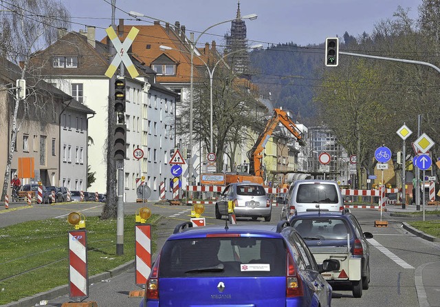 berraschende Verkehrsfhrung: Baustelle auf der Kronenstrae  | Foto: Michael Bamberger