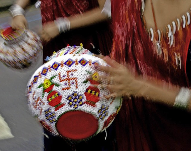 Bei einer Hindu-Zeremonie in London: ein Hakenkreuz als Dekor    | Foto: AFP