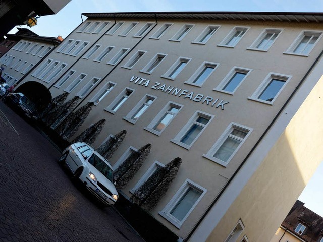 Bei der Zahnfabrik Vita hngt der Haus...n Standort der Firma in Bad Sckingen.  | Foto: Julia Dreier