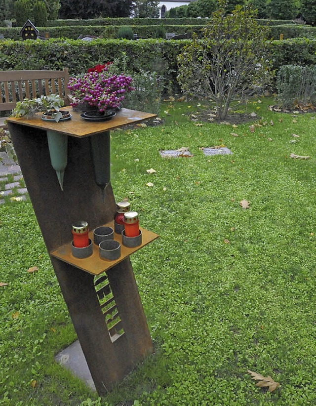 Eine Stehle auf dem Friedhof in Denzlingen  | Foto: Markus Zimmermann, Markus Zimmermann
