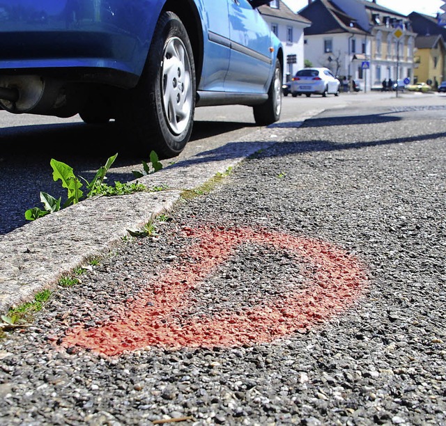 Ein D markiert den Standort fr ein  neues Parkleitschild.  | Foto: Ralf Staub