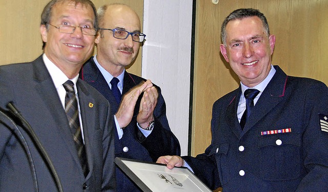 Mit der Ernennung zum Ehrenkommandante...rhard Salg verabschiedet (von links).   | Foto: Ralf Staub