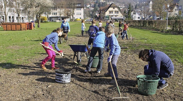 Brenfelsschler (hier Klasse 5a)  rumen auf.   | Foto: Albert Greiner