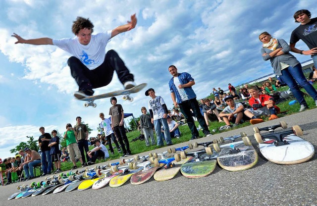 Am Freitagabend  haben sich Skateboard...inen ersten Bauabschnitt einzubringen.  | Foto: Michael Bamberger