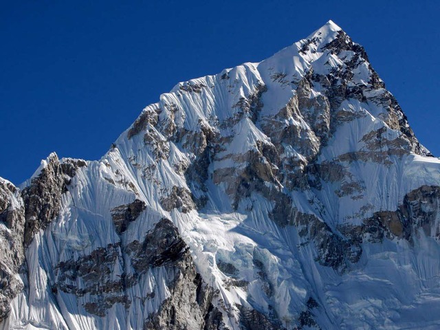 Im Himalaya, so wie hier am Mount Everest, soll der Yeti leben.   | Foto: dapd