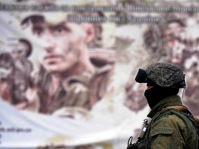 Ein pro-russischer Soldat  | Foto: AFP