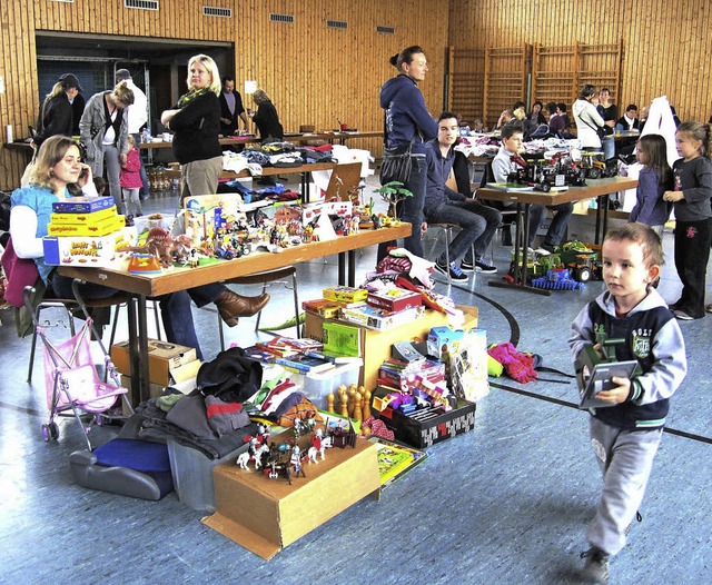 REICHHALTIG und abwechslungsreich war ... Herrenberghalle das Angebot an Waren.  | Foto: Reiner Merz