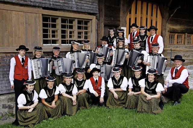 Arbeitsgemeinschaft der Akkordeonorchester Hochschwarzwald spielt in Hinterzarten