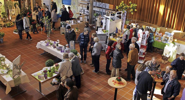 Viele Besucher nutzten die Gelegenheit...h bei den Ausstellern zu informieren.   | Foto: Heidi Fssel