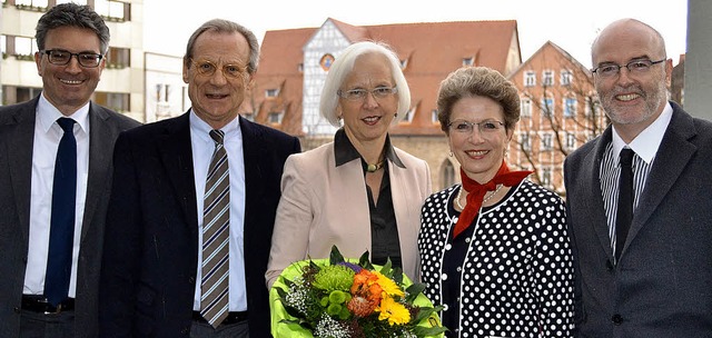 Blumen nach der Wahl: (von links) OB D...ach (Stellvertreter der Prsidentin).   | Foto: zvg