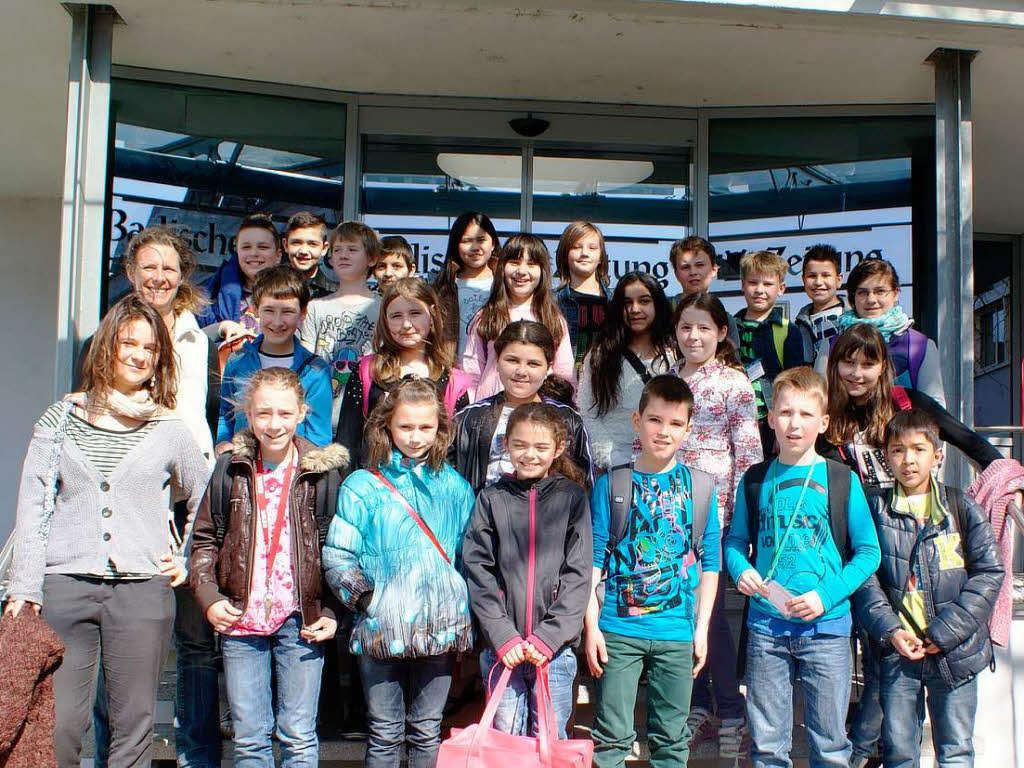 Die Klasse 4b der Tullaschule Freiburg mit ihrer Lehrerin Katrin Lenser. Die Klasse 4b der Tullaschule Freiburg mit ihrer Lehrerin Katrin Lenser.