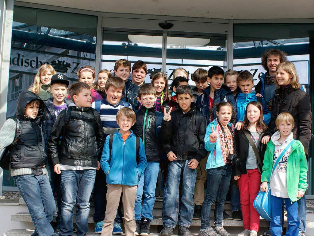 Die Klasse 4b der Julius Leber Schule Breisach mit ihrer Lehrerin Tanja Rösch. Die Klasse 4b der Julius Leber Schule Breisach mit ihrer Lehrerin Tanja Rösch.