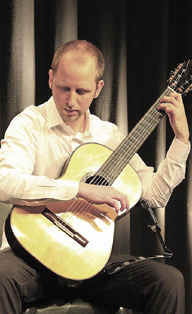 Atemberaubende Gitarrenklnge prsenti...Italiener Marco Bartoli in der Kumedi.  | Foto: C. Franz