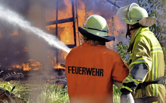Die Bad Krozinger Feuerwehrleute, hier...e Ttigkeit besser entschdigt werden.  | Foto: A. huber